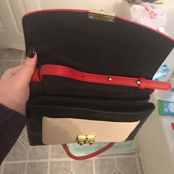 Red, white, black bag - Picture 4 of 4